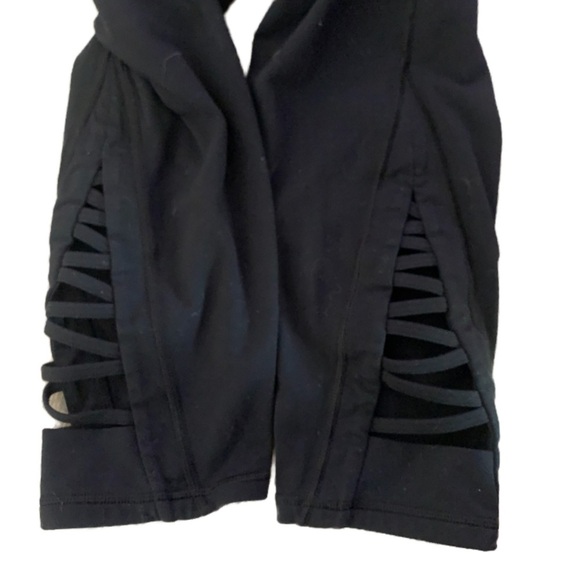 Athleta Leggings Small Capris Black Lattice Mind Over Matter - Picture 4 of 8